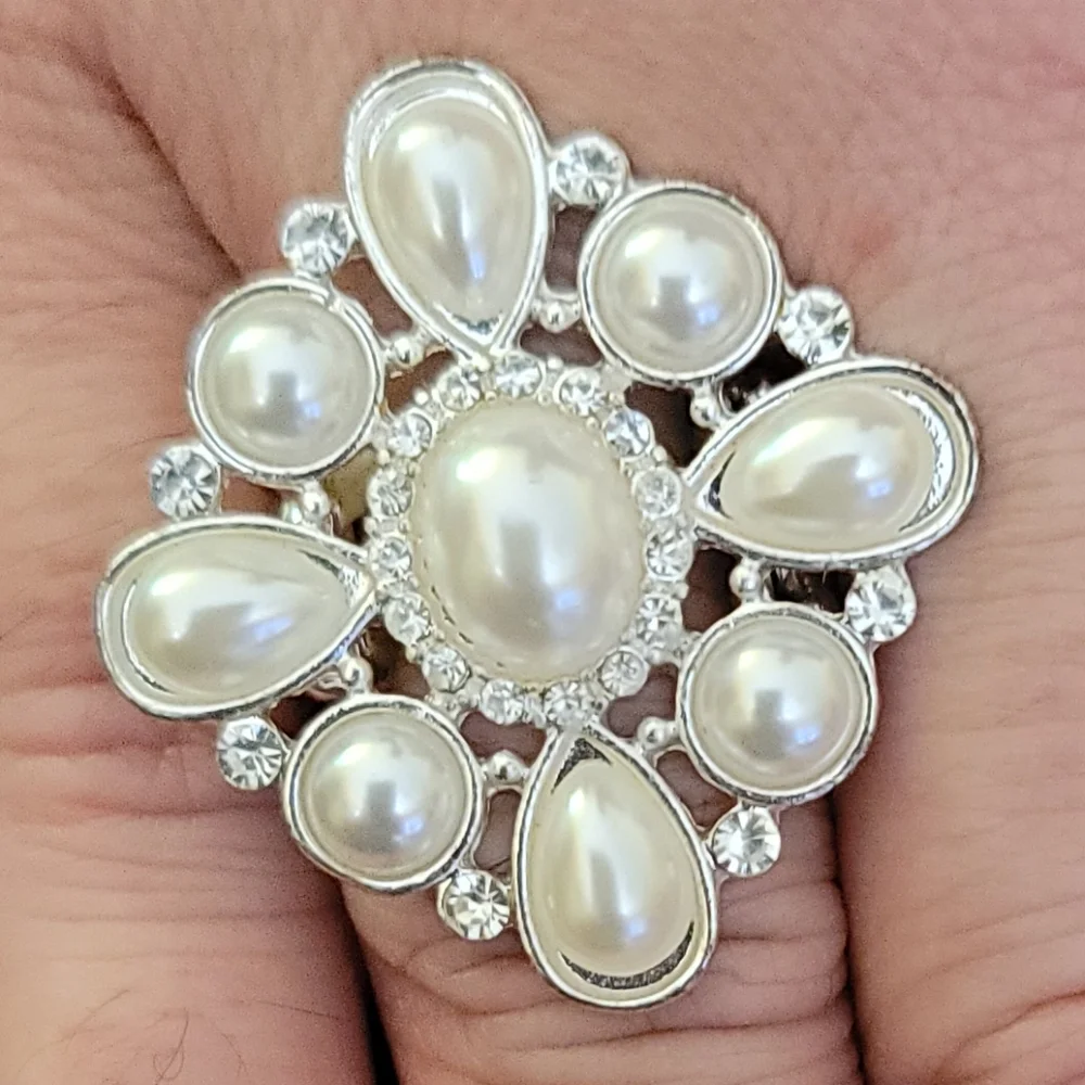 NWOT Vintage Floral Cluster Ring Adjustable Size with stretch